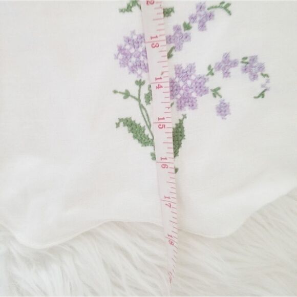 Hand embroidered handkerchief. - Picture 2 of 2